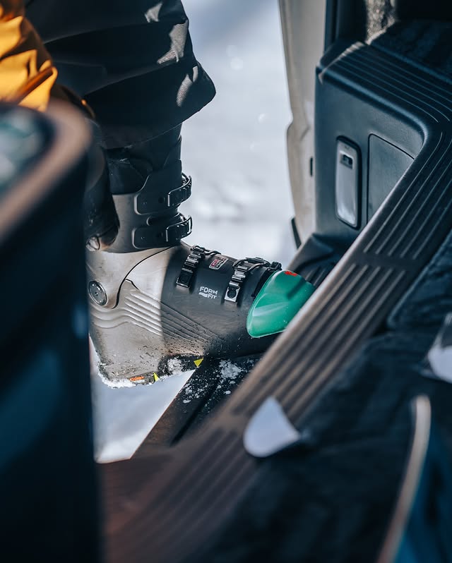 side-sticky-column-image